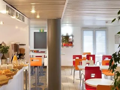 Fast - Courtaboeuf فندق